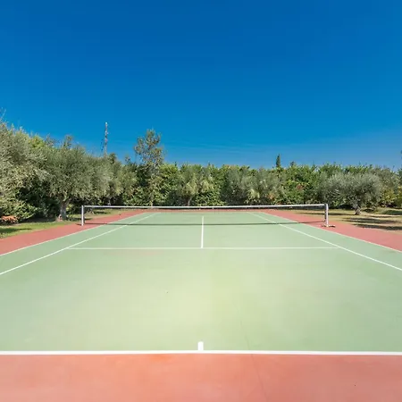 Astarte - Istar With Tennis Court Makhairádhon