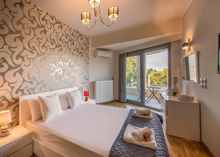 Astarte - Istar With Tennis Court Makhairádhon