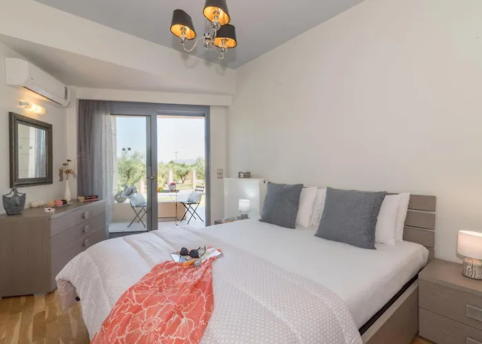 Astarte - Istar With Tennis Court Makhairádhon