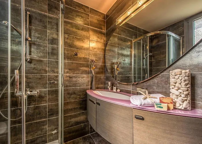 Astarte - Istar With Tennis Court *