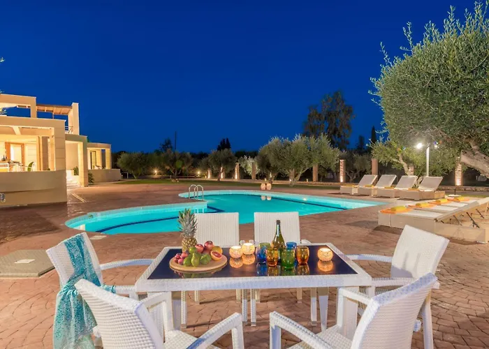 Astarte - Istar With Tennis Court Makhairádhon