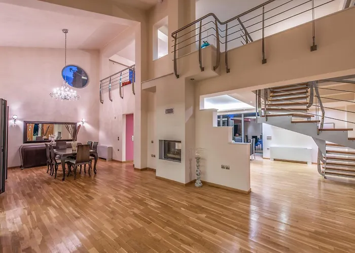 Astarte - Istar With Tennis Court