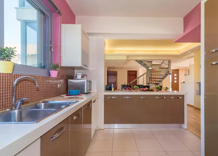 Astarte - Istar With Tennis Court