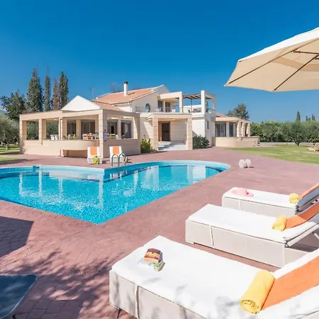 Astarte Villas - Istar Villa With Tennis Court Makhairadhon