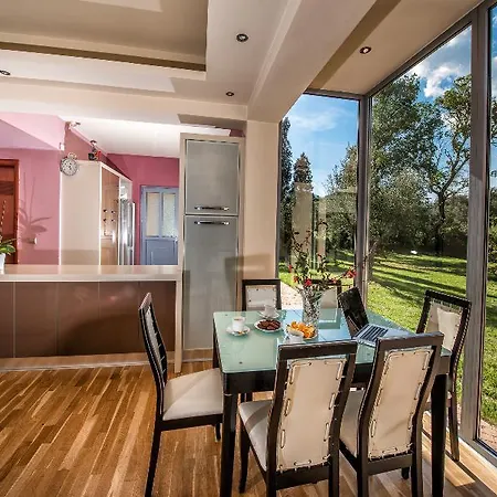 Astarte Villas - Istar Villa With Tennis Court Makhairadhon