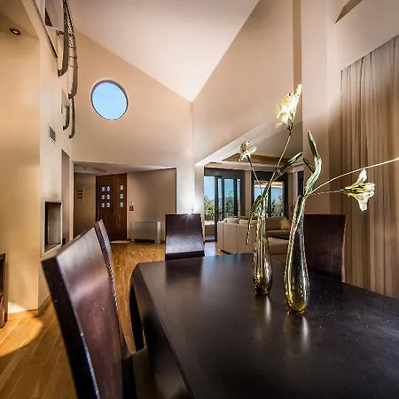 Astarte Villas - Istar Villa With Tennis Court Makhairadhon